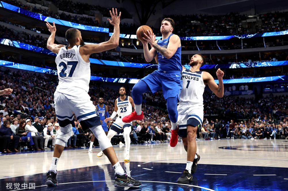 试图靠近詹 试图靠近詹