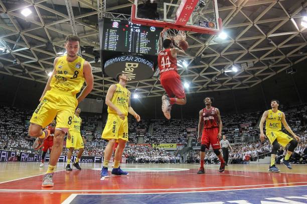 他是不是真 他是不是真